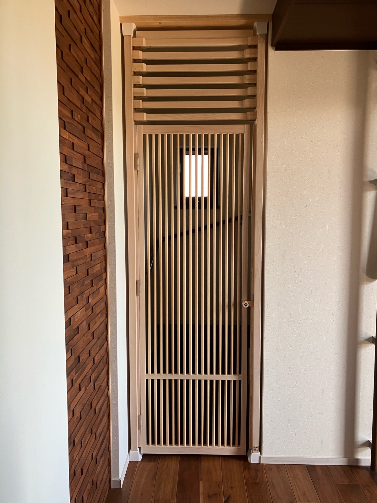 綾瀬市　F様邸　脱走防止扉（にゃんがーど）